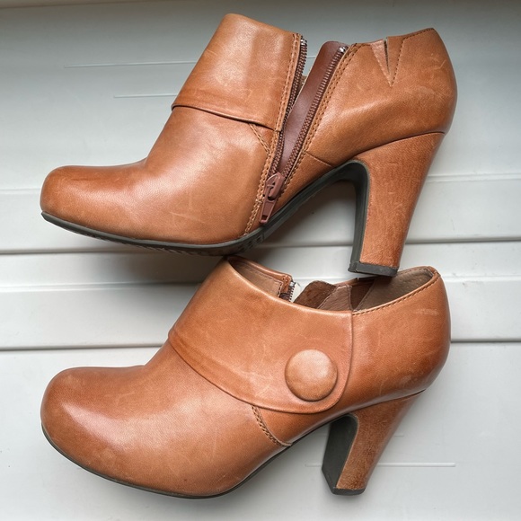 Miz Mooz brown leather booties size 8.5 in very used condition (sold as-is!!!) - Picture 6 of 7